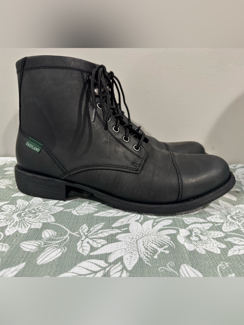 Eastland Men's Black Leather Lace-Up Boots (10.5W) - Picture 2 of 7
